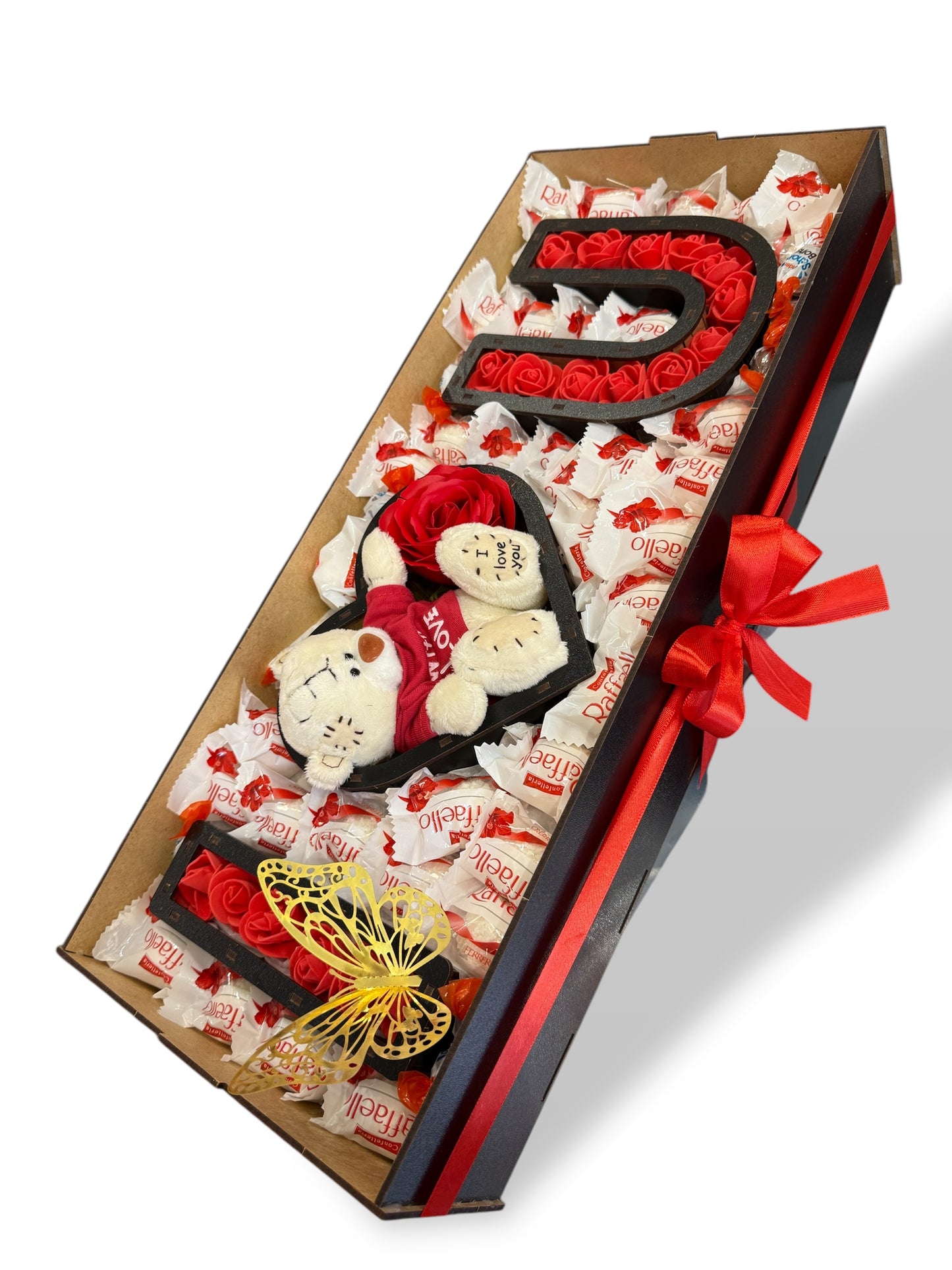 Coffret Cadeau en Bois « LOVE » – Fait Main – Ours en Peluche, Roses Éternelles, Chocolats Raffaello