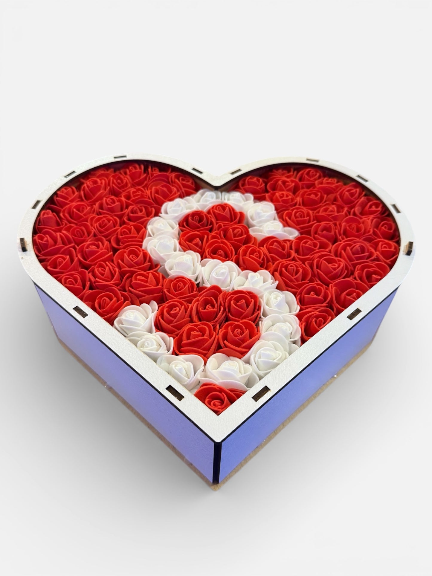 Coffret Cœur Personnalisable – Roses Rouges & Blanches