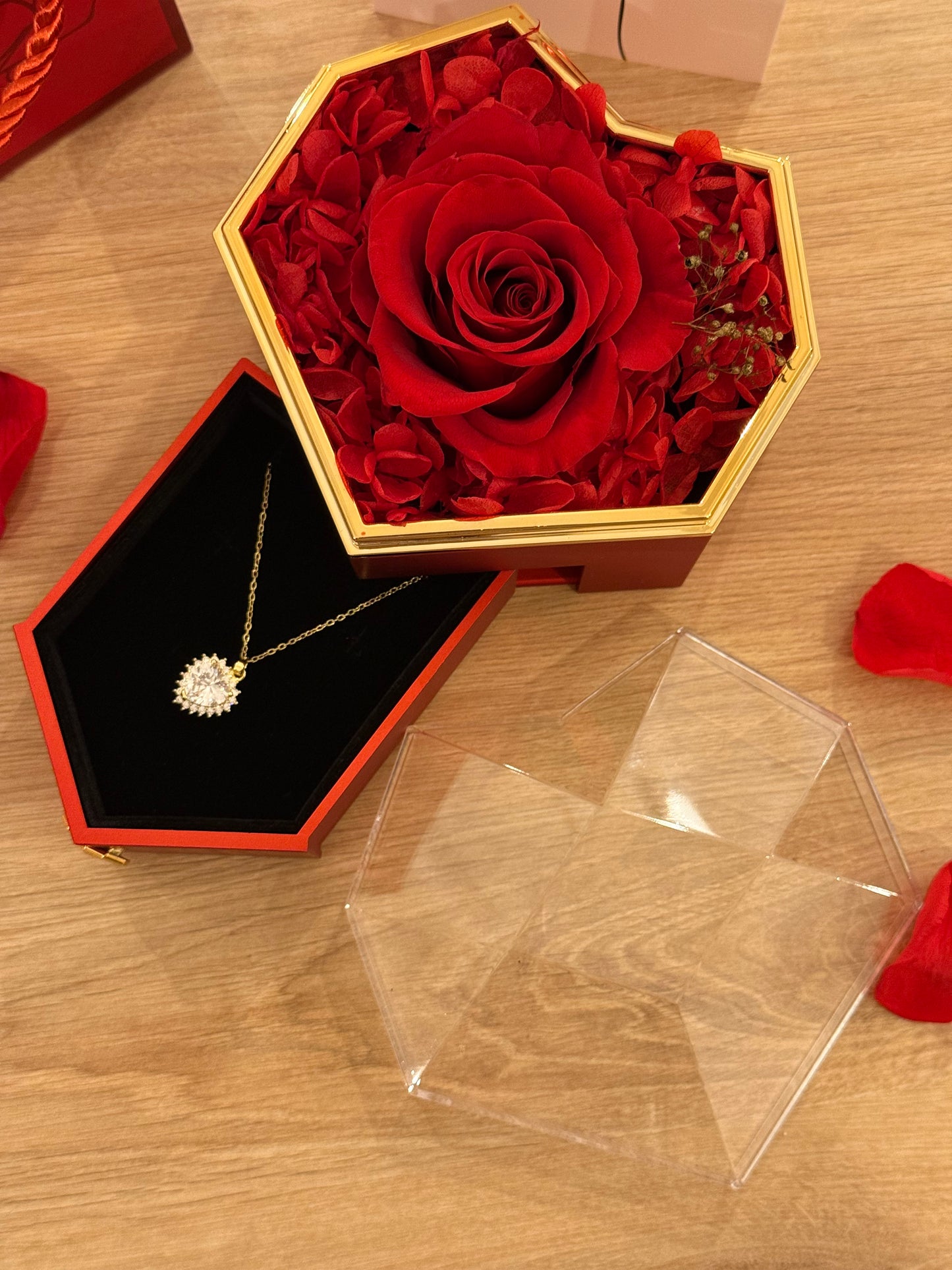 Rose éternelle avec bijoux