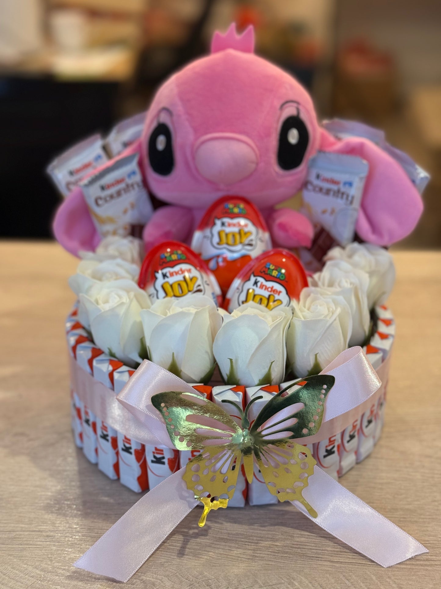Bouquet gourmand avec peluche et Kinder