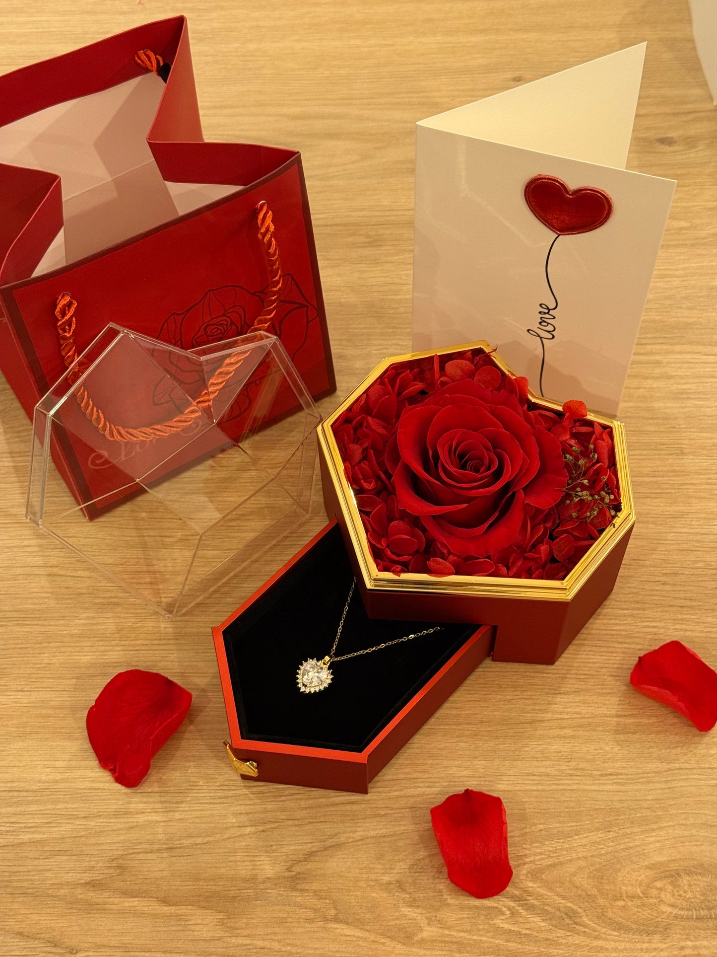 Rose éternelle avec bijoux