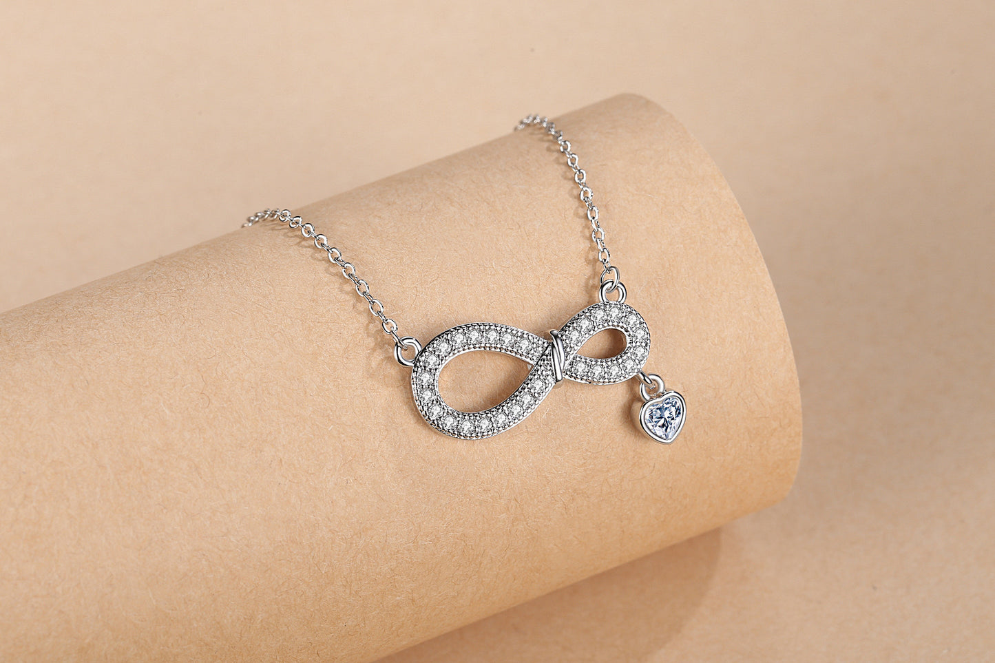 Collier Infini brillant – Coffret romantique prêt à offrir