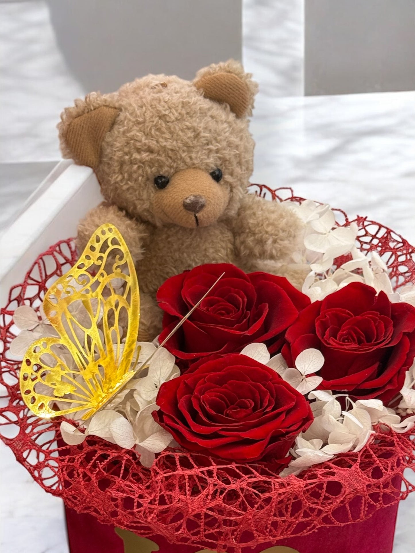 Rosa Éternelle avec Ours en Peluche – Cadeau Romantique en Boîte Élégante
