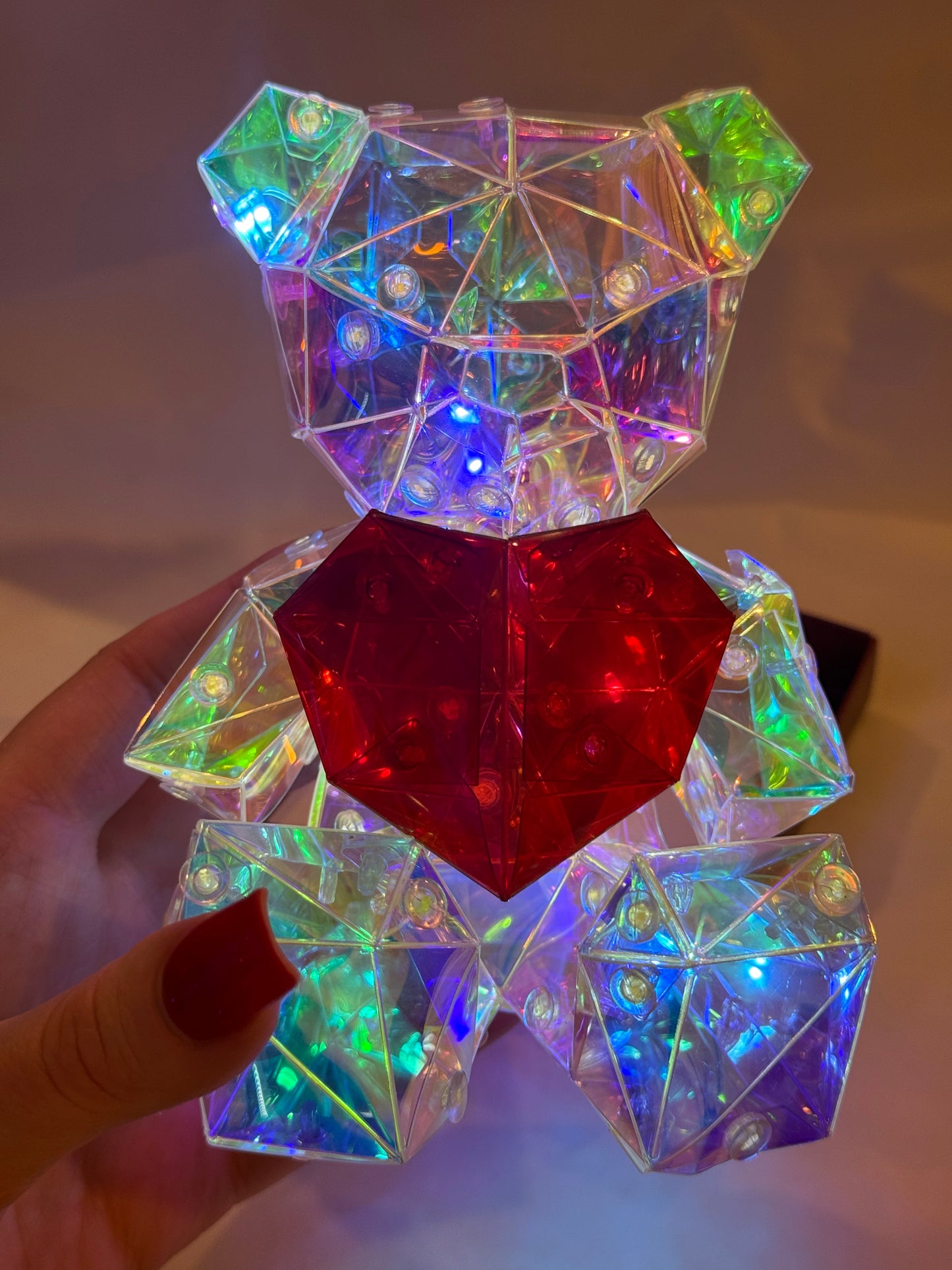 Ourson lumineux au cœur cristallin
