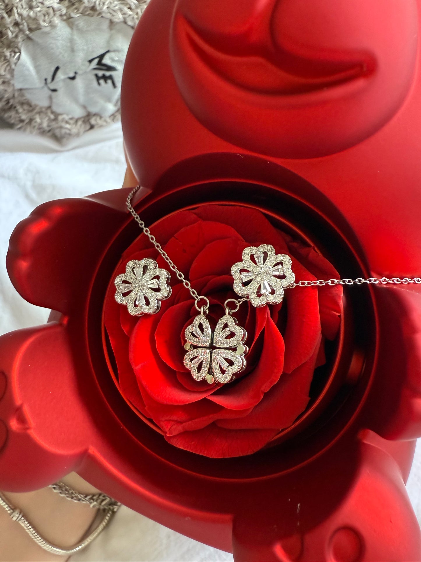 Ours Cadeau avec Bijoux & Rose Éternelle – Ensemble P5