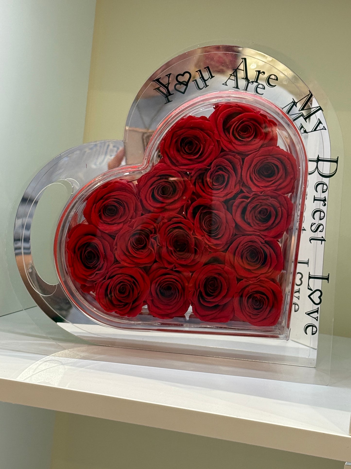 Coffret en forme de cœur avec roses rouges éternelles