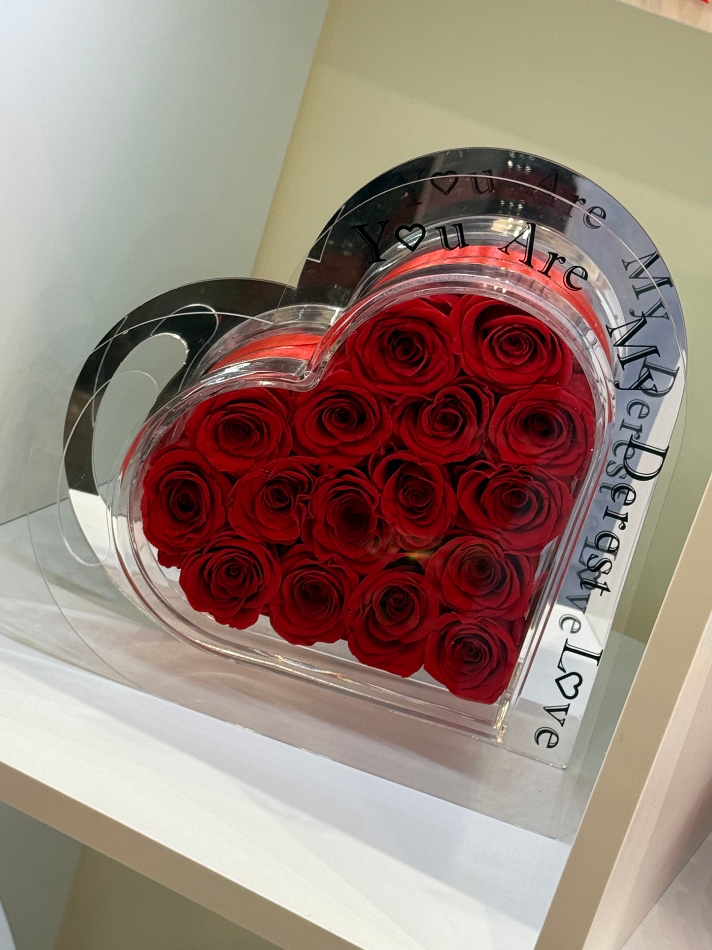 Coffret en forme de cœur avec roses rouges éternelles