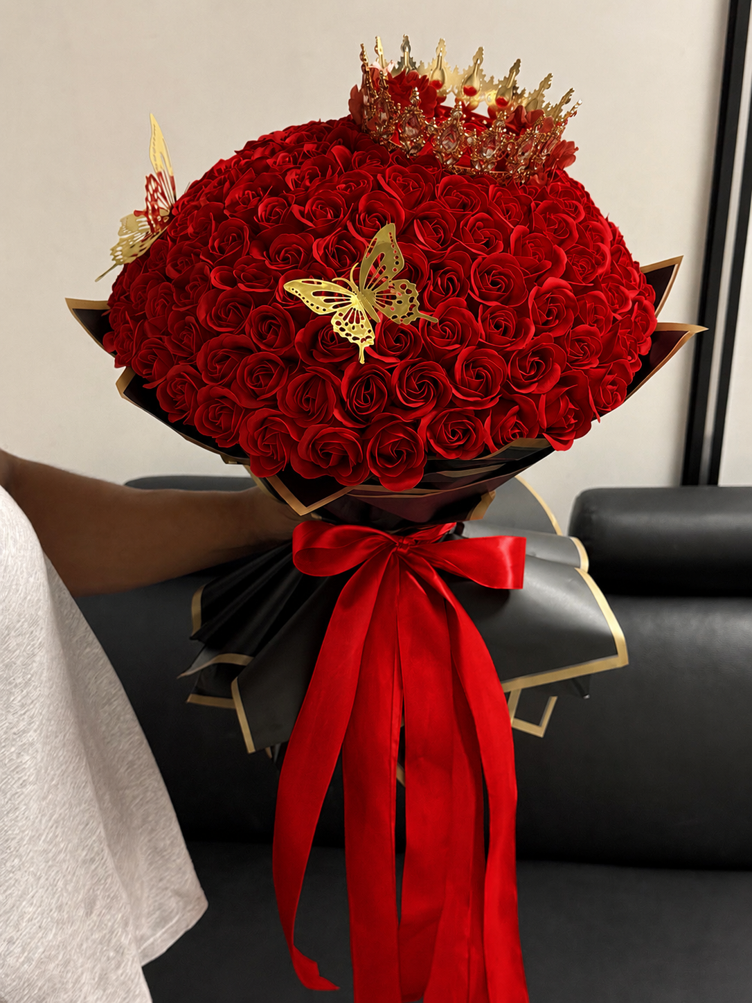 Bouquet de 150 Roses Rouge Artificielles XXL avec Couronne – Cadeau de Luxe
