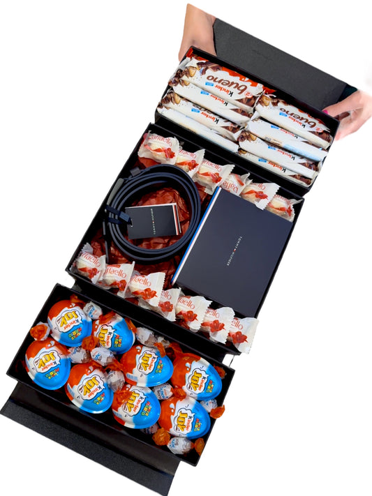Coffret avec port feuille, ceinture et des chocolats